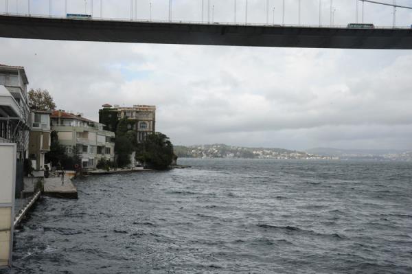 120 bin dolar olan yllk kirasnn yan sra eve girmeden masraflar yapt renilen Ahmet Kural, evin i dekorasyonu iin 300 bin TL harcad renildi.