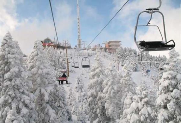 Bursa - Uluda    <br>Trkiye'nin en byk k ve doa sporlar merkezi olan Uluda; Marmara Blgesinin en yksek dadr. Ak havada stanbul, Marmara denizi ve civar yakn yerlerin grnmesi buraya ayr bir zellik vermektedir. Trkiye'nin en byk kayak merkezi olan Uluda, yol durumunun uygunluu, uzun k mevsiminde kar bulunmas ve esiz manzaralar sayesinde her yl yerli - yabanc turist aknna uramaktadr.