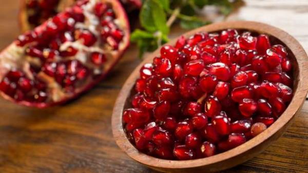 Nar: Hormonlar dengeliyor. Bu sayede kilonuzu kontrol etmeniz daha kolaylayor. Ayrca gl bir antioksidan.