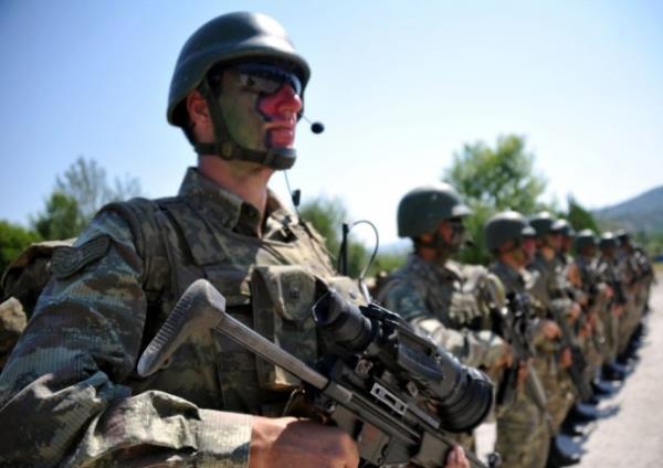 Trkiye genelindeki pek ok terr operasyonuna katlan Tokat Jandarma zel Hareket Tabur Komutanl'na bal "Boralar" timi, zel bir eitimden geiyor. "Boralar", terristleri etkisiz hale getirme, rehine kurtarmadan pusudan kmaya kadar zorlu grevlere, gerei aratmayan tatbikatlarla hazrlanyor.