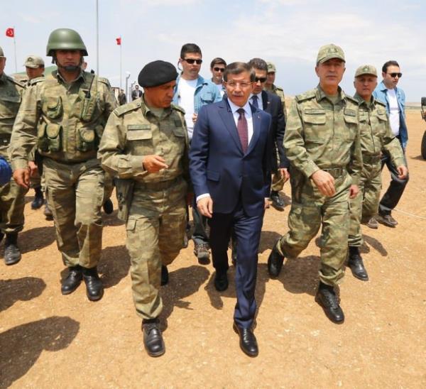 1998 ylnda tugenerallie terfi eden Hulusi Akar, Tugeneral olarak 51.  Gvenlik Piyade Tugay Komutanl, Gney Avrupa Mttefik Kuvvetler Komutanl Plan ve Prensipler Daire Bakanl grevlerinde bulundu.