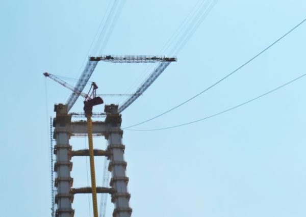 Yalova'nn Altnova ilesi Kaymakam Nurullah Kaya, Gebze-Orhangazi-zmir Otoyolu Projesi kapsamnda zmit Krfez Geii Asma Kprs'nn mart ay sonunda faaliyete girmesinin beklendiini syledi.