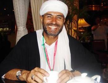 Bir ka sene nce hac olan Alptekin, kaleme ald Namazla Yeniden Dodum adl kitabnn tantm toplantsnda u szleri sylemiti: "Ben griydim, Rabbim tozumu ald bembeyaz oldum. Eski yaantma dnmekten korkuyorum." diye konutu.