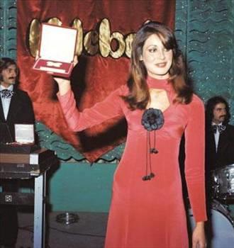 Kimsenin etkisinde kalmadn Allah inancndan dolay bunu tercih ettiini syledi.