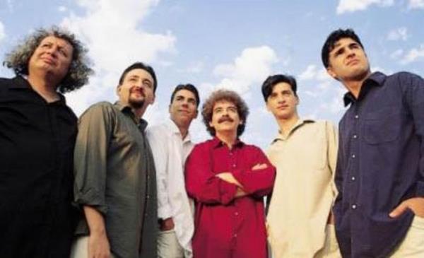 Kadro zaman zaman deise de arklar hala dillerden dmyor.