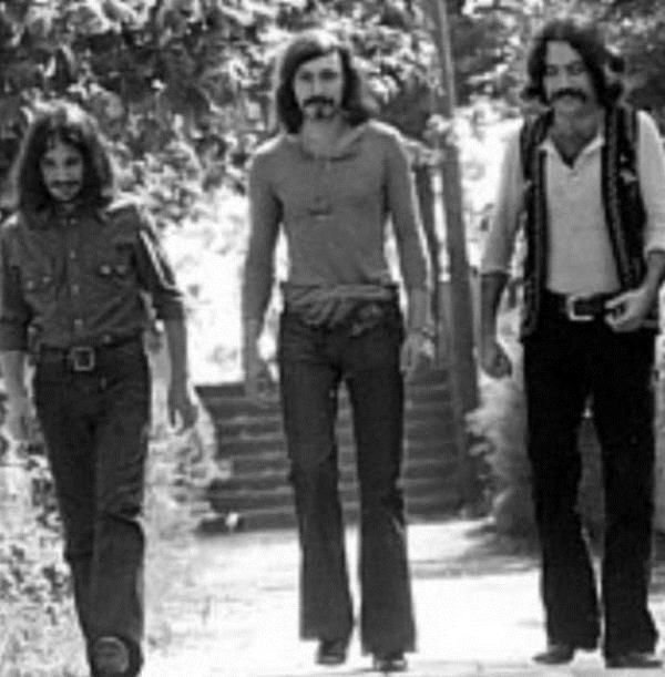 MOOLLAR<br>    Trkiye'nin efsane gruplarndan biri Moollar.