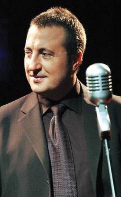 Ercan Saati ise mzik yapmclnn yansra spor yazarl da yapyor.