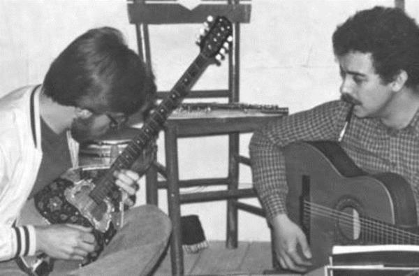 YEN TRK<br>    1977 ylnda Derya Krolu, Zerrin Yaar ve Selim Atakan tarafndan Ankara'da kuruldu..