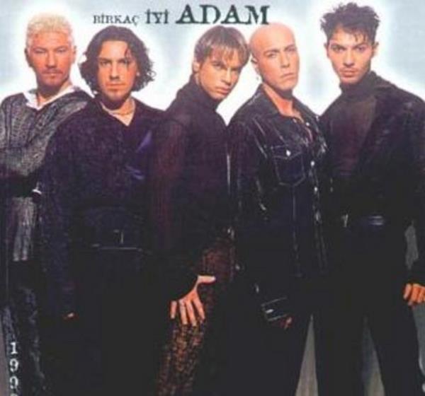 BR KA Y ADAM 1996 ylnda Yonca Evcimik'in giriimiyle kuruldu grup.