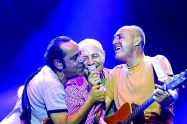 l olarak ilk albmleri Ele Gne Kar 1984'te kt. Grup, iki kez Trkiye'yi Eurovision ark Yarmas'nda temsil etti.