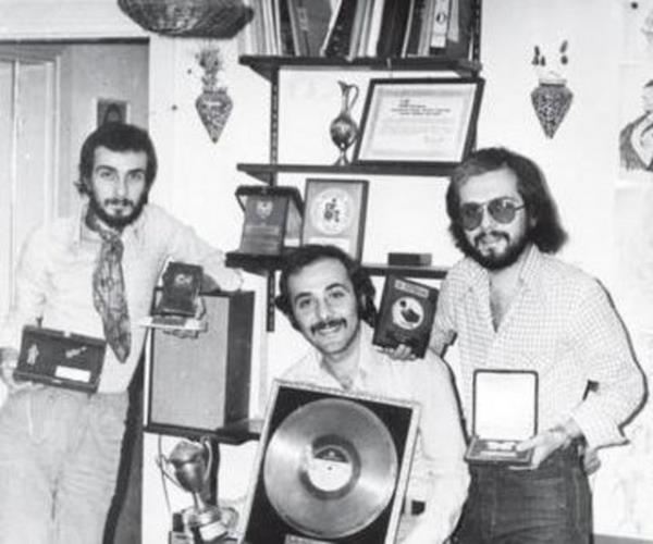 lk isimleri Yanklar?d. Ama sonra bu ismin baka bir grup tarafndan kullanldn renince isimlerini stanbul Drtls olarak deitirdiler.