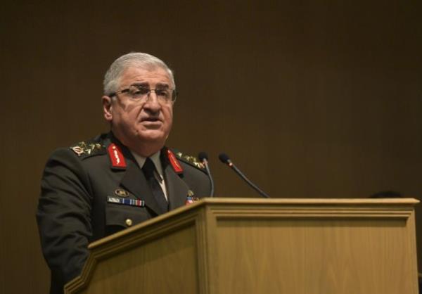 Harekt Bakanl ile Harekt ve Eitim ube Mdrl, Kara Kuvvetleri Denetleme ve Deerlendirme Bakanl'nda Plan Ve Program Subayl ile Harekt ve stihbarat yelii, 12'nci Piyade Tmen Komutanl'nda Harekt ve Eitim ube Mdrl, 12'nci Mekanize Tugay Komutanl'nda Mekanize Piyade Tabur Komutanl, Kara Kuvvetleri Mebs Daire Bakanl'nda Plan ve Konsept Subayl, Bosna-Hersek Bar Gc Grev Kuvveti kmal Subayl, Babakanlk Asker Danmanl'nda Kara Proje Subayl, Gney Avrupa Mttefik Kuvvetleri Karargh'nda (Afsouth Napoli/talya) Bilgi Sistemleri Bakan Yardmcl ve Proje Ynetim ube Mdrl, TSK Bar in Ortaklk Eitim Merkezi Komutanl ve Genelkurmay Eitim ve Tekilat Daire Bakanl'nda Tatbikat ube Mdrl grevlerini yrtt. 2001 ylnda tugenerallie terfi etti.