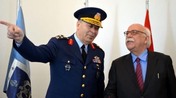 1982 ylnda katld Hava Harp Akademisinden 1984 ylnda mezun olmu ve Hv.H.O. renci Alay Blk Komutanlna atanmtr. 1987 ylnda ilk F-16 aktivasyonu ile birlikte ncel Filo K.lnda Hrk.cra Sb. ve retmen Pilot olarak, 1989 ylnda 142 nci Filo&#8217;nun F-16 aktivasyonunda Kol Komutan olarak, 1990 ylnda MSB. F-16 Sistem Ynetim Daire Bakanlnda Proje Subay olarak, 1991 ylnda 162 nci Filo F-16 aktivasyonunda Hrk.Sb.olarak grev almtr.