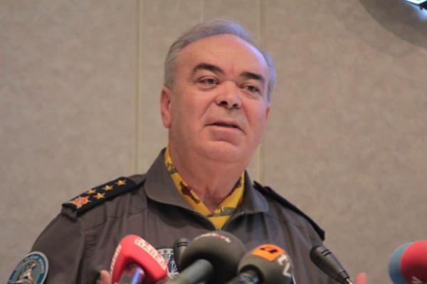 YEN HAVA KUVVETLER KOMUTANI  <br>  Hava Kuvvetleri Komutan Orgeneral Akn ztrk'n ise Yksek Askeri ura yesi yaplarak yerine Orgeneral Abidin nal'n getirildii belirtildi.  <br>  Orgeneral Abidin nal kimdir?  <br>  Abidin NAL (1975-2) 01 Ocak 1953 tarihinde Pnarba-Kayseri&#8217;de domutur.