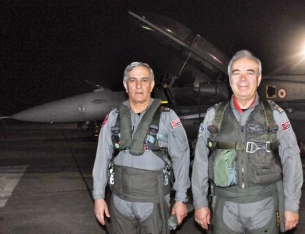 lkokulu Kazanck ilkokulunda, ortaokulu Pnarba Ortaokulu ve Karabk Demir-elik Ortaokulunda tamamlayarak, 1968 ylnda katld Ankara Kimya Teknisyen Okulundan 1972 ylnda mezun olmu ve ayn yl Hava Harp Okuluna katlarak,  30 Austos 1975 tarihinde Temen olarak mezun olmutur.