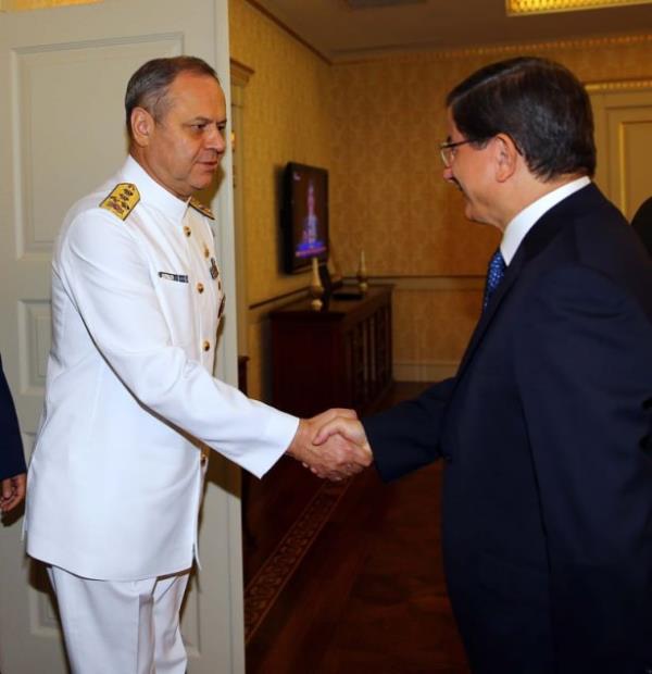 Koramiral rtbesi ile Genelkurmay Muhabere, Elektronik ve Bilgi Sistemleri Bakanl, Deniz Eitim ve retim Komutanl, Kuzey Deniz Saha Komutanl ve Donanma Komutanl grevlerinde bulunduktan sonra, 30 Austos 2013 tarihinden geerli olarak oramirallie terfi etti ve Deniz Kuvvetleri Komutanl grevine atand.