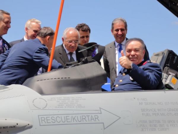 1994 ylnda Gnkur.Plan ve Prensipler Bakanl Silahszlanma ve Uluslar aras ilikiler ubesinde Proje Subay olarak grev alm ve 1995 ylnda Viyana&#8217;daki AGT Trkiye Daimi Temsilcilii Askeri Danmanlna atanmtr.