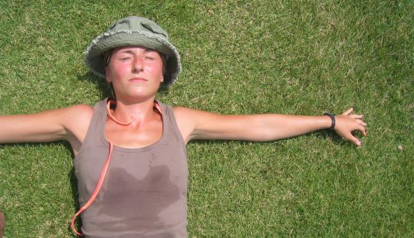 9- Sabahlar alnacak banyonun son suyuna, 1 orba ka sofra tuzu katlp iyice kartrldktan sonra tm vcuda dklrse kokuyu alr.