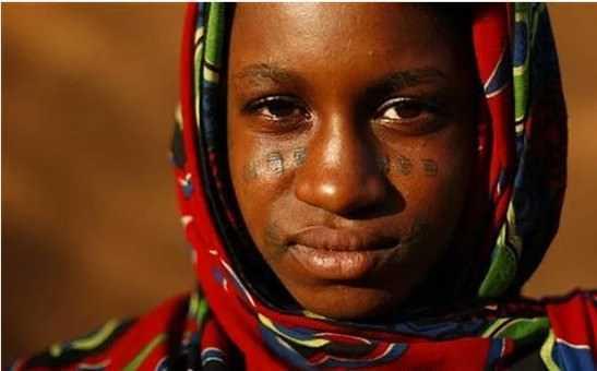 Fulal kadnlarn yzlerinde dvme olmak zorunda.