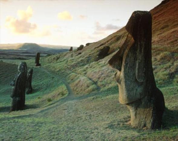 20 metre ykseklikte ve 90 ton arlkta bu dev heykeller hala gizemlerini koruyor.