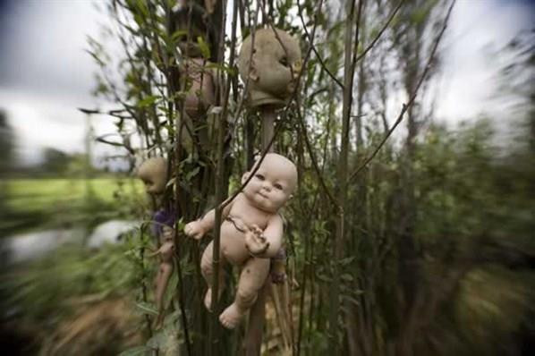 Bebeklerin geceleri canlandn da iddia eden Anastasio, "Kafalarn kprdatp birbirlerine bir eyler fsldyorlar. ok korkun ama ben altm" diyor.