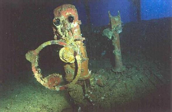 Truk blgesinde 60'dan fazla gemi bat ve 1944'te blgeye den Japon 4. Filosu'na ait sava uaklar var.