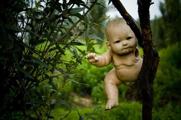 Bugn turistik bir merkez haline gelen aday da kuzeni Anastasio iletiyor.