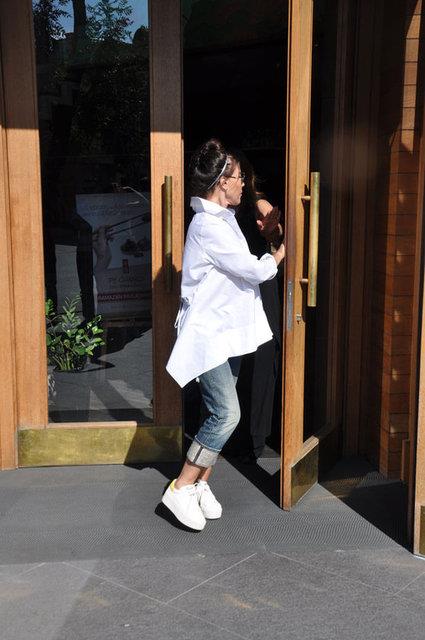 Etiler&#8217;de nceki gn bir mekanda yemek yiyen usta oyuncu, emekli maann kendisine yetmediinden dert yanp, dk emekli maalarna vurgu yapt.