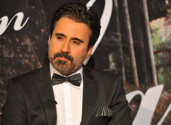 BONKR IKTI  <br>  arkc Emrah, hakknda &#8220;ok cimridir&#8217; diye dedikodu retenleri utandrd. Sanat, ei Sibel Erdoan&#8217;a 120 bin TL&#8217;ye son model bir otomobil hediye etti