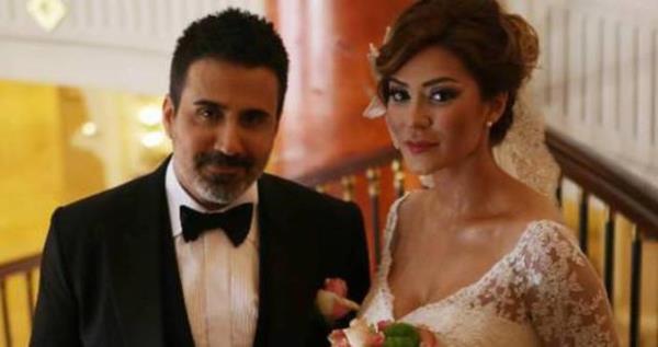 Gold Film&#8217;in yapmcln stlendii yeni dizi projesinde bir kaymakam canlandracak olan ve blm bana 120 bin TL&#8217;ye anlat iddia edilen arkc Emrah, ei Sibel Erdoan&#8217;a otomobil jesti yapt.