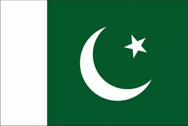 Pakistan: Pakistan ulusal bayrağı, Syed Amir-ud-Din Kedwaii tarafından 1906 yılında Hindistan Müslümanları için Türk bayrağından esinlenerek dizayn edilmiştir.Pakistan bayrağında yeşil zemin İslamiyeti, beyaz zemin diğer dinleri, hilal "ilerlemeyi" beş köşeli yıldız ise geleceği ve aydınlığı sembolize etmektedir.