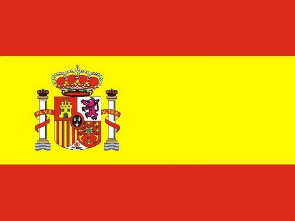 İspanya: Bayrakta yatay olarak kullanılmış olan sarı ve kırmızı renkler zamanın Castilya ve Aragon güçlerinin renkleriymiş.1927'de ise bayrak son halini almış.Ortadaki armaysa kraliyet arması olarak belirtiliyor.