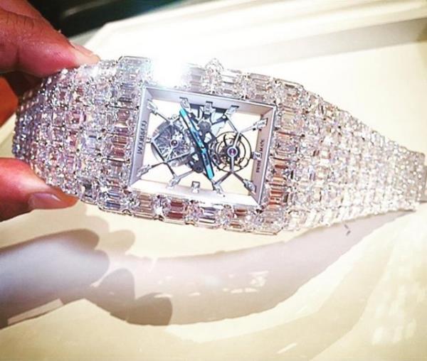 Sper Zenginlerin Gizli Yaam isimli program bilinmeyen bir dnyann ilgi ekici detaylarn halka ayor...