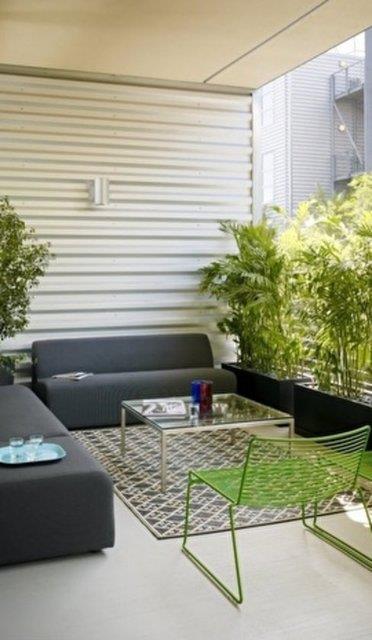 19- Bir oda havas verilmi byle konforlu bir balkonda dostlarla muhabbet ne kadar gzel olur, deil mi? Byk bir balkonunuz varsa rahat koltuklarla donatabilir, yeil bitkilerle salon havas katabilirsiniz.