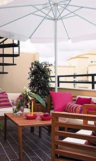 15- Bu tarz oturma gruplar, bahe mobilyas satan her maazada mevcut. Hem de renk renk, model model... Sizin yapacanz, balkonunuzun boyutlarna ve zevkinize uygun olan semek.