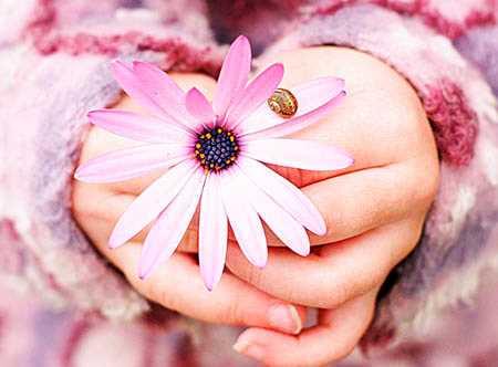 Ruslara ait baka bir batl inan ise; sokakta yrrken biri nnzden bo kovalar tayarak geerse para kaybedeceksiniz, ama kovalar zellikle su ile dolu ise ksa srede zengin olacaksnz demektir.