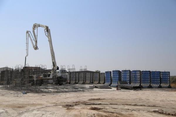 AA muhabirinin ald bilgiye gre, Hatay Valilii ve 2. Hudut Alay Komutanl, Bklmez Mahallesi karsndaki Atme kasabas snrna duvar rlmesini kararlatrd.