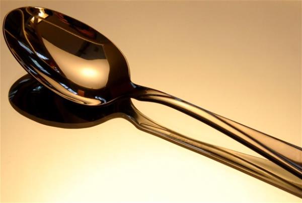 Delikanl, sofraya fazladan bir kak koymaya baladnda bu ailesine &#8220;Eve yeni birinin gelmesini istiyorum&#8221; demektir.