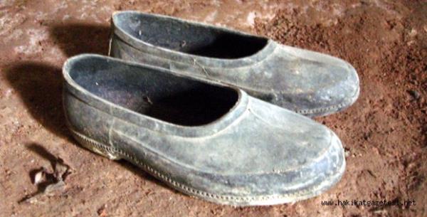 Babann ayakkabsn evin giriine akmak