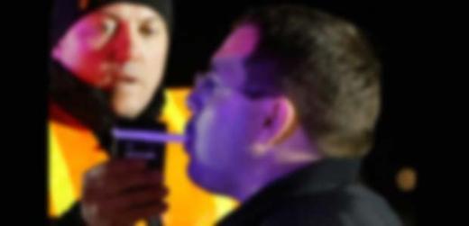 <p><b>-Her metrede alkolmetre ayn sonucu veriyor mu? </b></p>    Rakm 300 metre ve sonrasnda farkllklar olabiliyor. Bu farklarn ortadan kaldrlmas iin kalibrasyon ayarlar yaplyor.