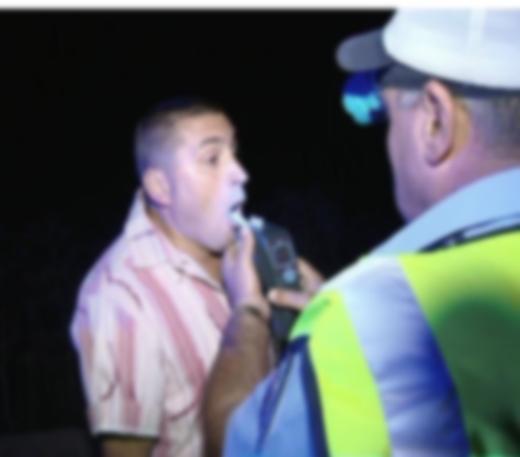 <p><b>-Uyuturucu testi nasl yaplacak? </b></p>    Testlerde kullanlacak cihazlarla ilgili Emniyet Genel Mdrl alma yrtyor. alma tamamlandktan sonra lmlere balanacak. Kan, tkrk ve terden lm yaplacak.