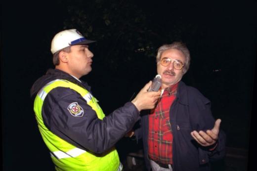 <p><b>-Ne kadar para deyeceim? </b></p>    Birincisinde 700 lira, ikincisinde 877 lira, ncsnde 1407 lira ceza kesiliyor.