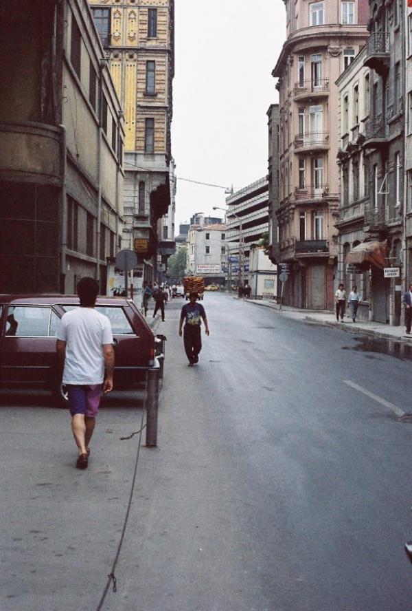 1989-  stanbul sokaklarnda bir simiti