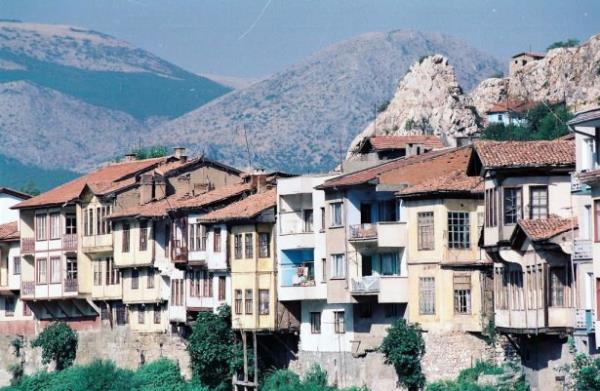 1990-  Amasya'nn eski bir ilesi