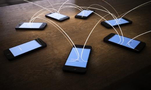 <p><b>Halka ak Wi-Fi'ya dikkat</b></p>    Halka ak kablosuz alar kullanarak online bankalara erimeyi aklnzdan bile geirmeyin.     <p>Mecbur kalrsanz da ifreleme yapan programlar kullanmanz ya da halka ak kablosuz eriim noktalarn kullanrken sadece halka ak olabilecek ilemleri gerekletirmenizi neriyoruz.</p>