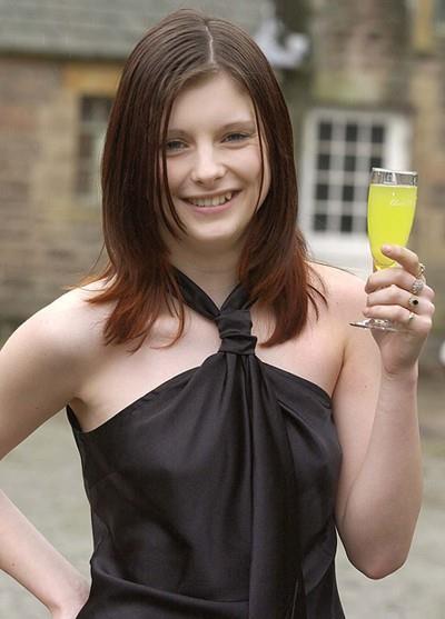 Callie Rogers, 19 yandayken piyangodan 250 bin sterlin (690 bin lira) kazandnda ok mutlu gzkyordu.