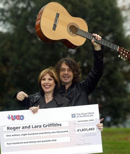 Roger Griffiths, 2005 ylnda biliim sektrnde alrken piyangodan 1 milyon 831 bin sterlin (5 milyon 49 bin lira) kazand. Artk hayatnn tamamen kurtulduunu sanyordu.