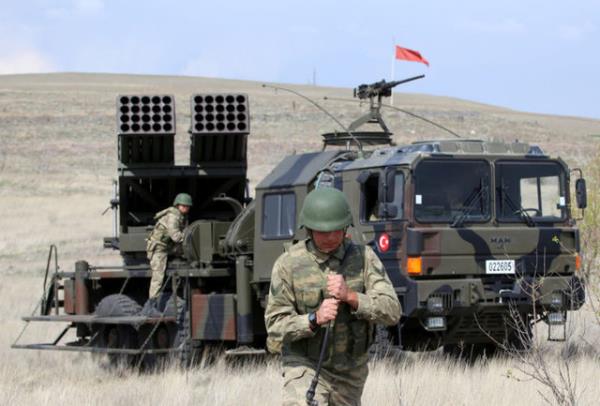 Fzelerin ve ok namlulu roketatarlarn konuland birliklerin "gizli" olmasndan dolay ekimler alnan zel izinle yapld.