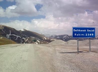 Dallkavak Geidi  <br>    2349 metre ykseklikte yer alan, olduka sert virajlara ve sk sk buzlanan yollara sahip bir yoldur.