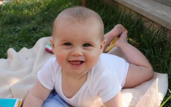 Grip mevsiminde doan bir bebek, grip virsleriyle dolu bir evreyle karlayor; yazn doan bir bebekse polenlerle, daha hassas olduu erken bir dnemde tanyor.